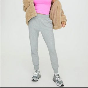 TNA Aritzia The Perfect Jogger Classic Fleece S Small Gray Grey EUC